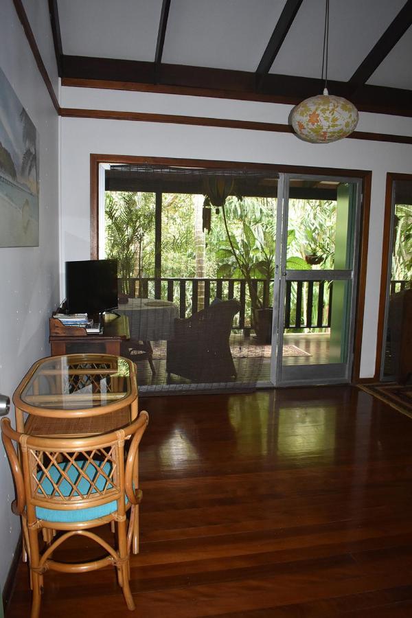 Oskar'S Rain Forest Retreat Nelly Bay Exteriör bild